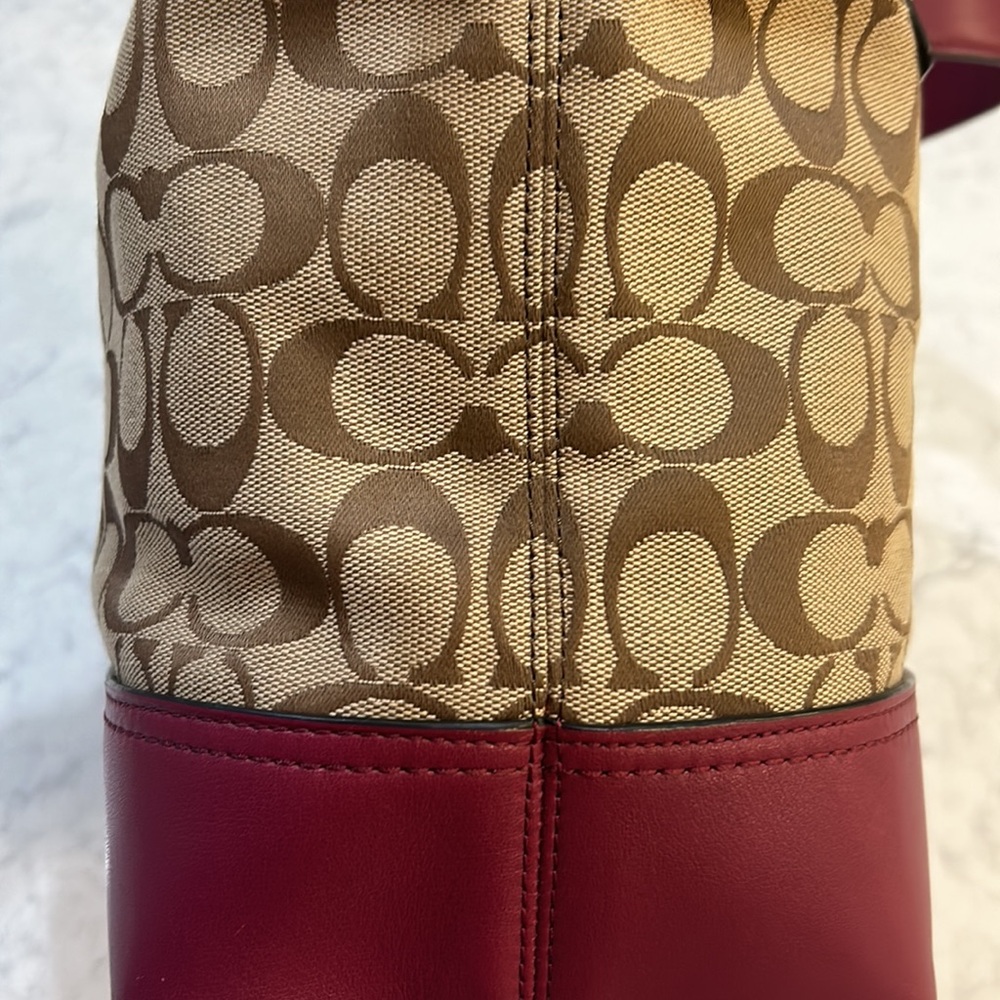 Coach adjustable strap bucket bag EUC! - Picture 10 of 17